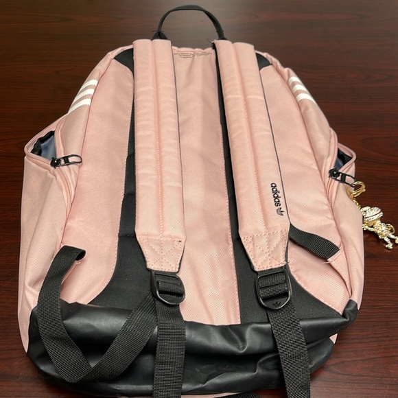🔴NWOT Adidas Backpack W/Keyring Charm - Picture 3 of 6